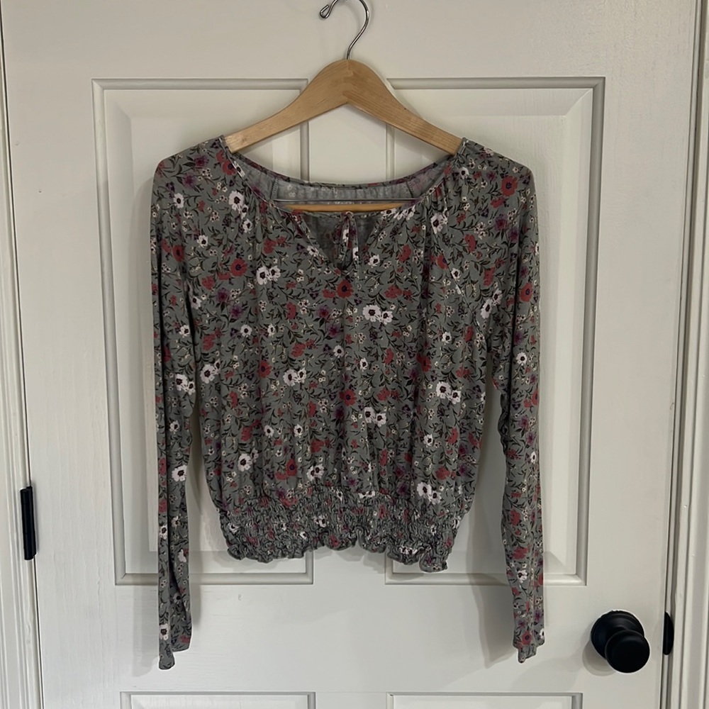American Eagle, SZ Med, Soft & Sexy, Top, Very Cute, Great Condition!